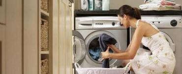 Methods for descaling a washing machine and prevention