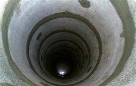 Гидроизоляция канализационного колодца из бетонных колец